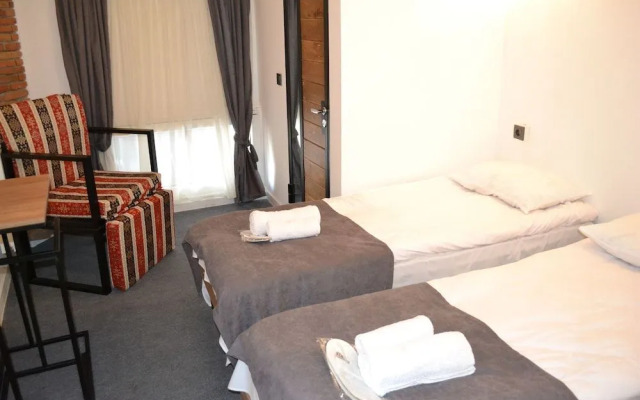 Hotel Baratashvili 12