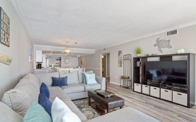 Shoreline 1114 Condo by RedAwning