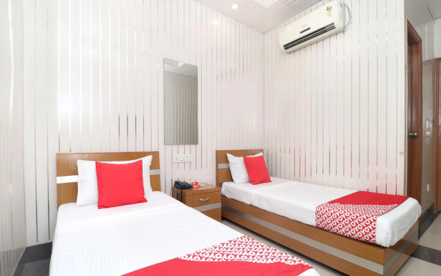 OYO 14533 Hotel Mohan