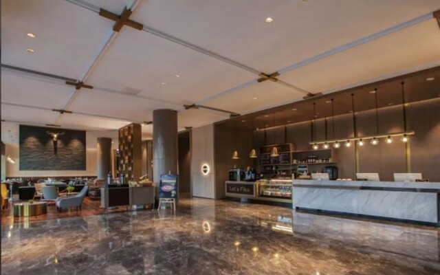 Echarm Plus Hotel (Wuhan Donghu College Dahualing Subway Station)
