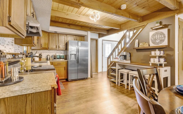 Grill & Games: Family Home in East Stroudsburg!