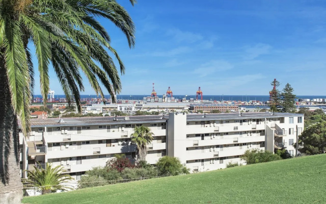 Studio 412 - ocean and sunset views on a budget