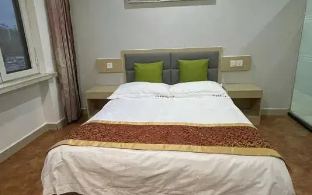 Lijin Huazhong Business Hotel