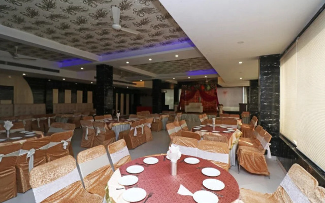The Classic By OYO Rooms