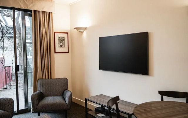 Chic 1-bed in East Melbourne With Gym & Pool