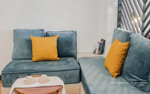 Parfait Studio private Balcony CBD