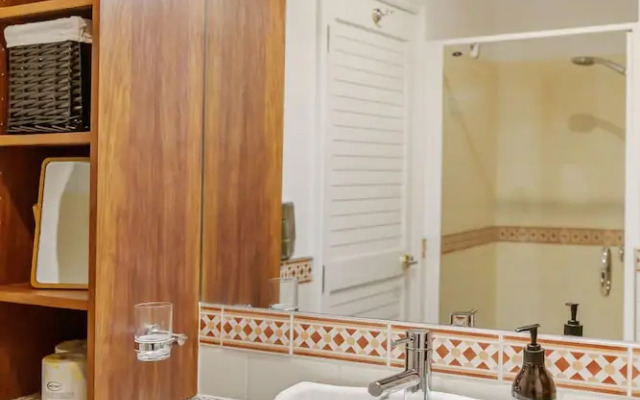 Elegant 2BR Princes Wharf Apartment