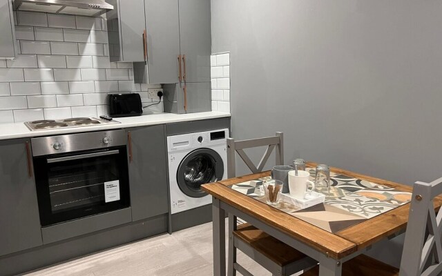 Luxury Apartment - Free Wi-fi & Parking NO Deposit
