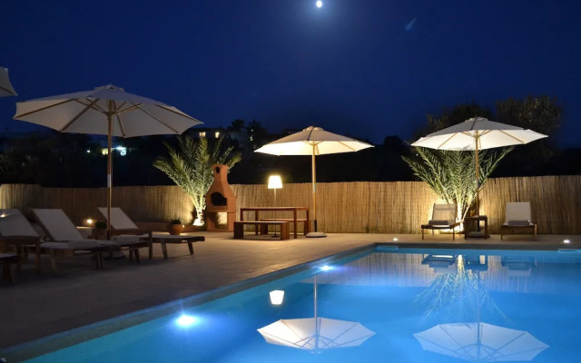 Private Pool Luxurious Villa with Parking & BBQ