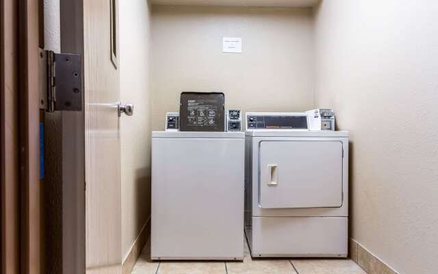 Econo Lodge Inn & Suites Fairview Heights - St. Louis