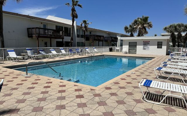 Sea Shell 3 Bedroom Townhouse by RedAwning