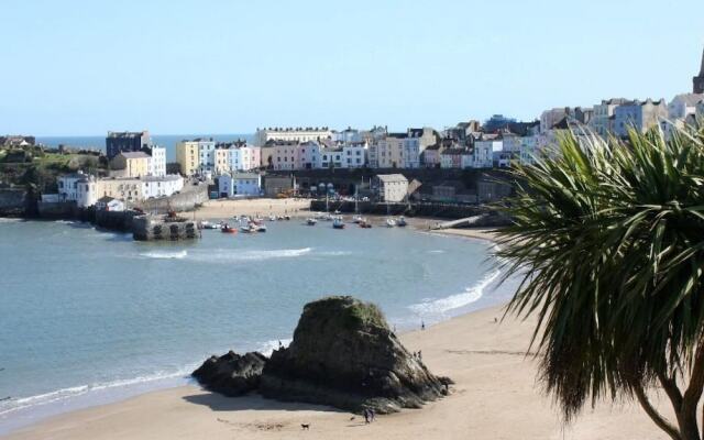 Homely Holiday Home in Saundersfoot With Garden
