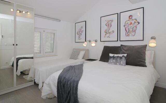 Spacious 2 BR Apt LuxeView- OldTownView, 10min to town