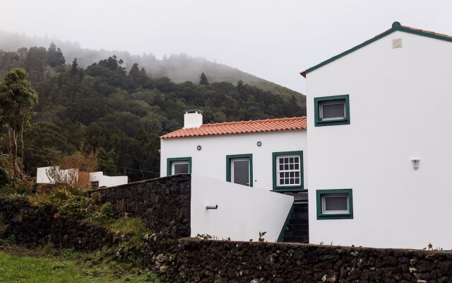 Liiiving in Açores-Mountain Island House