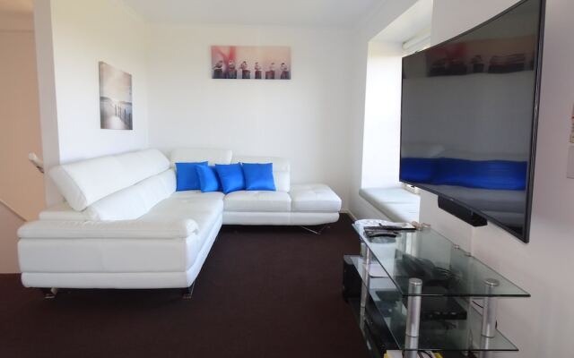 Sea Views at Aqualuna - 3 Bed Apartment