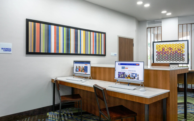 Holiday Inn Express & Suites Miramar