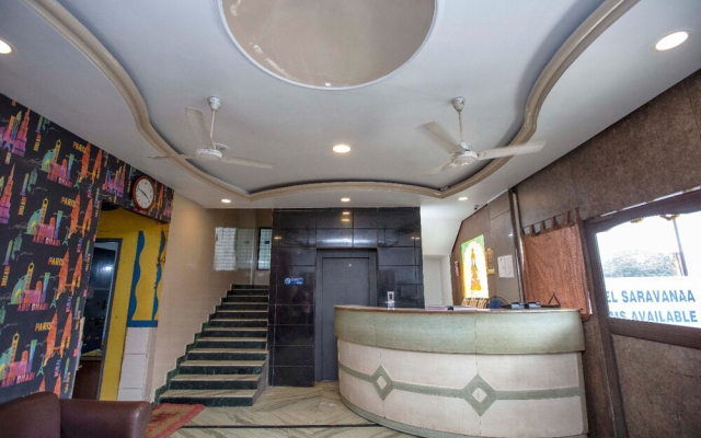 Hotel Saravanaa Boarding And Lodging
