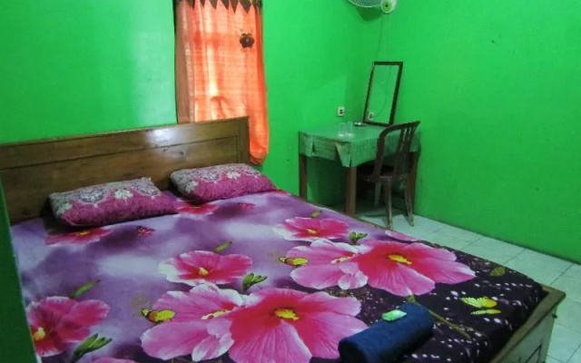 Losmen Kinasih Puncak And Gazebo Pandang By Zuzu – Guest Rooms – Parangtritis