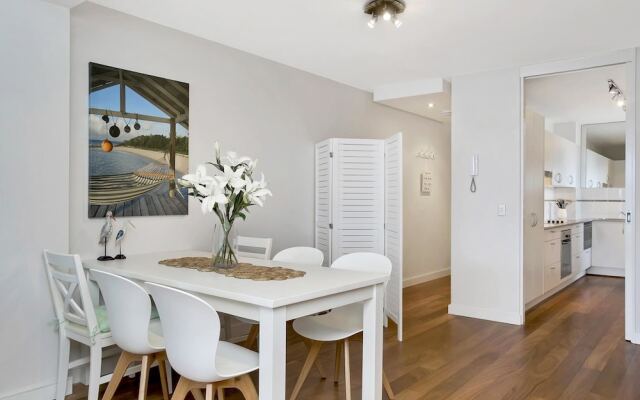Beautiful 2 Bedroom Apartment Overlooking Manly Wharf - MAN29