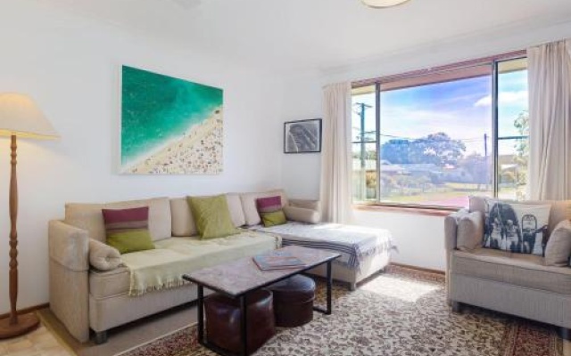 Dalwood', 1/43 Soldiers Point Road - Top Floor And Perfect For Small Boat Parking – Guest Rooms – Soldiers Point