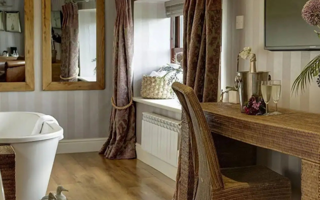 Shireburn Arms Hotel
