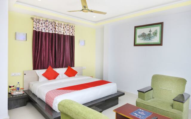 OYO 12765 Hotel Golden Rooms