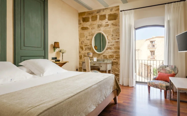 Hotel  YIT La Casona del Arco