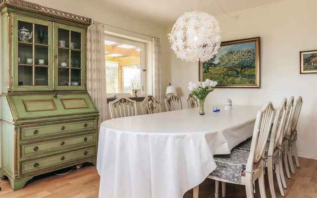 8 Person Holiday Home in Harpelunde