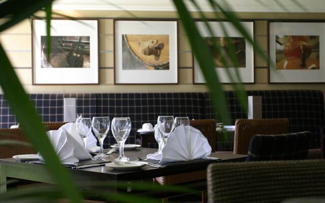 Eight Acres Hotel