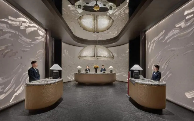 HUALUXE Shenzhen Bao'an by IHG – Lobby – Shenzhen
