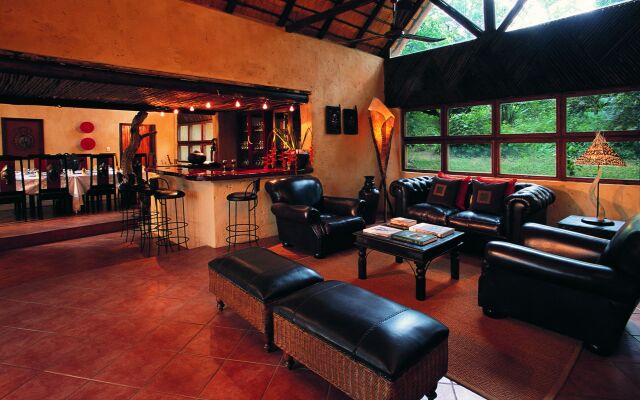 Pondoro Game Lodge  - Open to Kruger Park