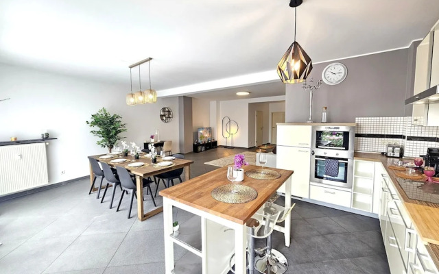 Well Appointed 2BR w terrace&parking