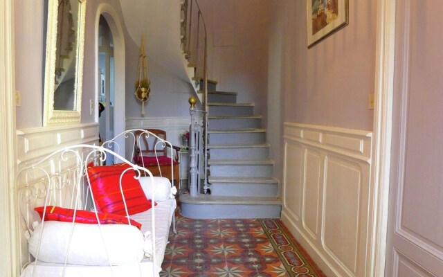 Lovely Holiday Home in Sainte-Valiere with Swimming Pool