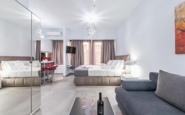 Iguana Gold Luxury Suites 1min from Ermou str