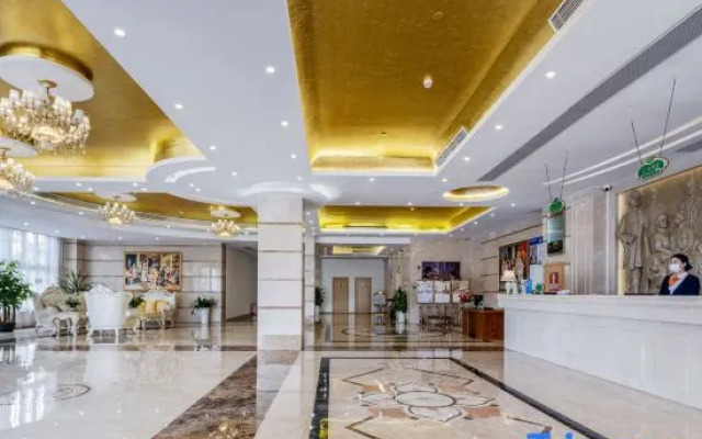 Vienna Classic Hotel (Shenzhen Pingshan Bihu)