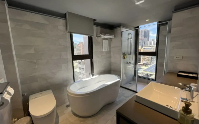 Q21 Hotel