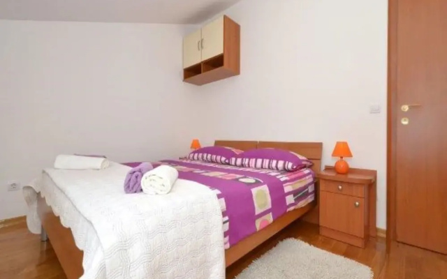 Bright Kaštela Apartment With Balcony and Private Parking