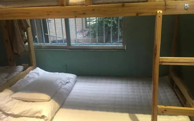 Whale Song Travel Inn