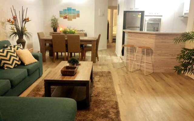 Newly Renovated Unit 250m To The Beach