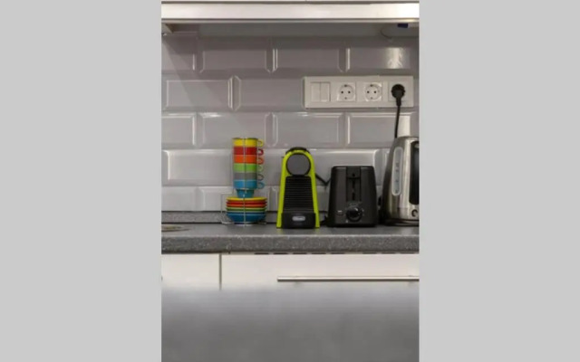 Premium Apartment by Hi5 - Central 1 bedroom (217)