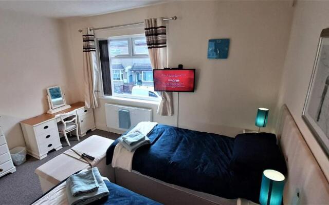 Grimsby-Cleethorpes Sleeps 7