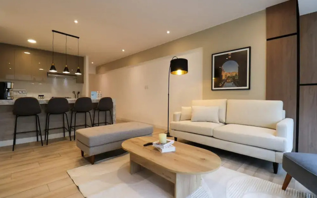 w Charming 2BR w Balcony in Miraflores