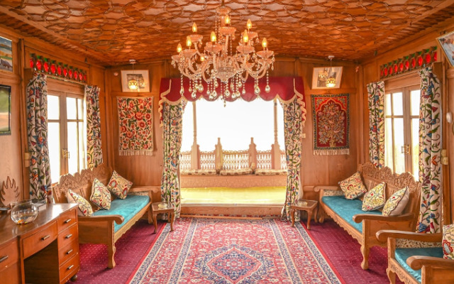 Houseboat New Golden Flower