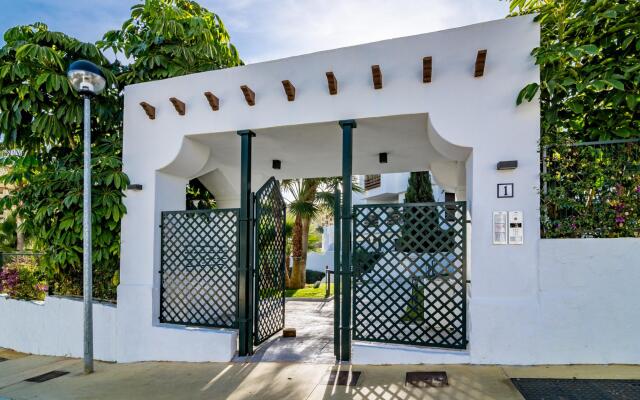 GH-Modern 2 bed apartment with Pool in Estepona