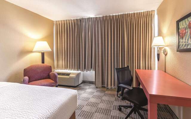 Ramada by Wyndham Fairfield NJ