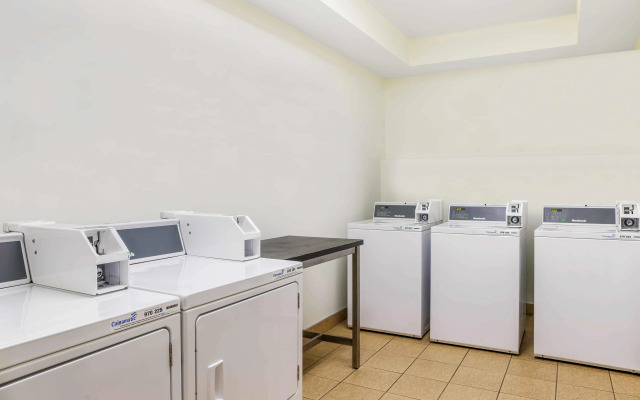 Days Inn & Suites by Wyndham Sherwood Park Edmonton