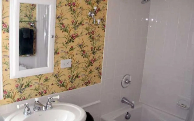 Fuquay Mineral Spring Inn & Garden