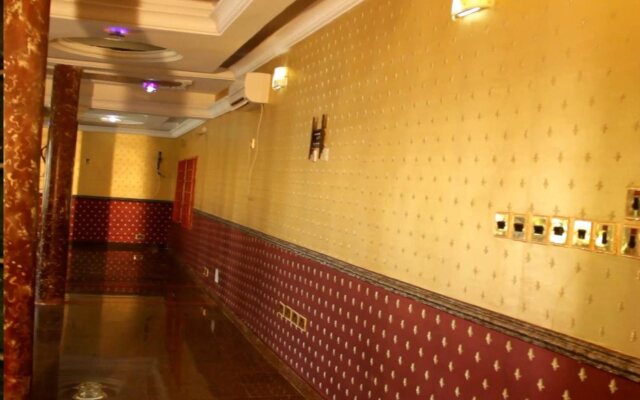 Hi Point Hotel & Suites