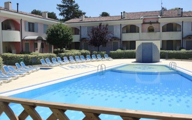 Bright Apartment With Swimming Pool