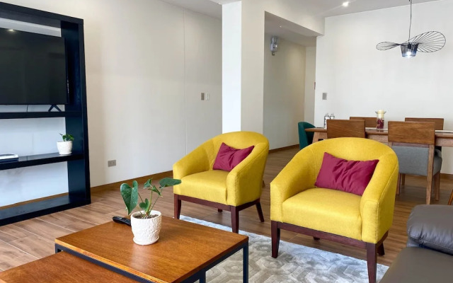 w Captivating 2BR With Balcony in Miraflores
